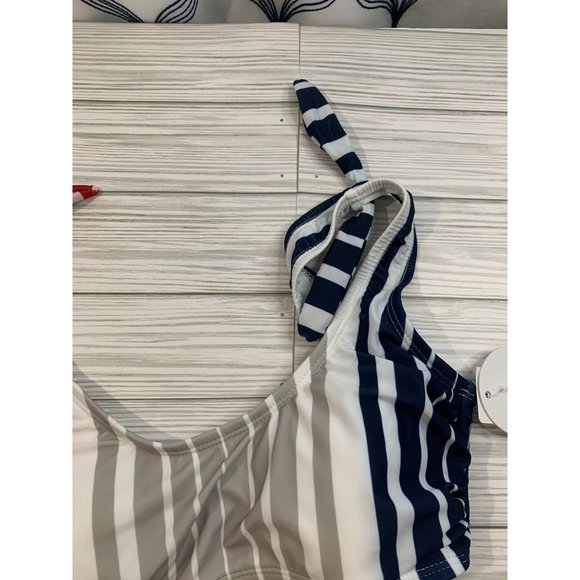 Hot Water Ocean Front Swimsuit Top - Picture 9 of 9